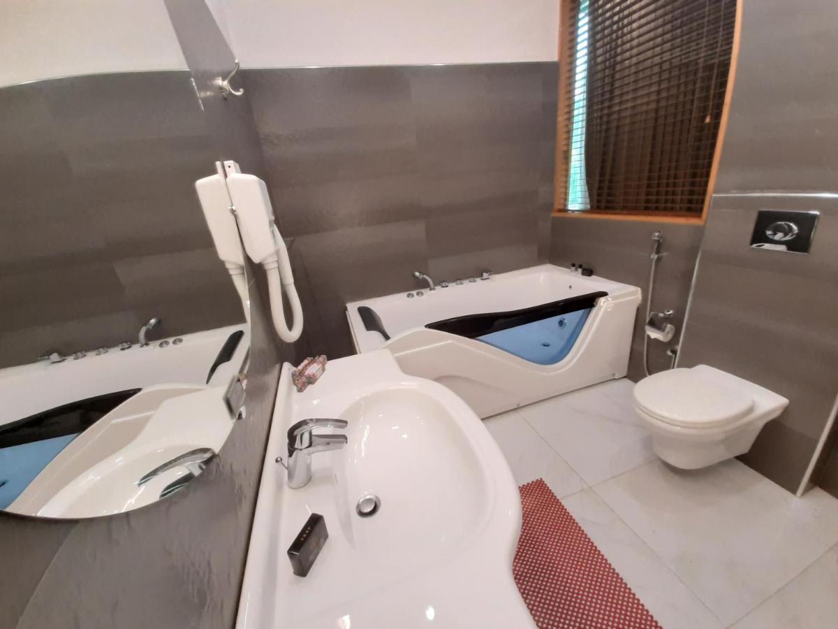 Lawrence View Hotel, Lahore Bagian luar foto
