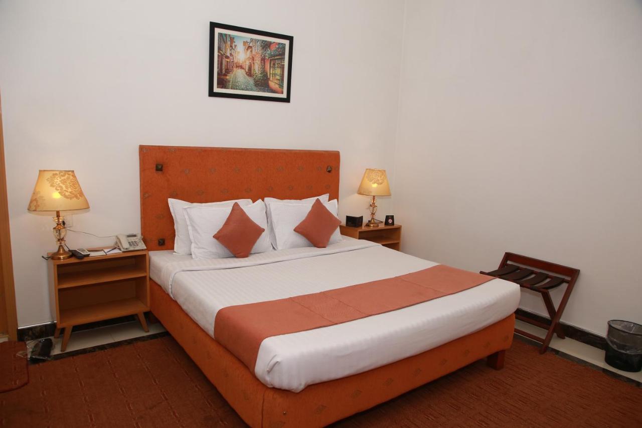 Lawrence View Hotel, Lahore Bagian luar foto